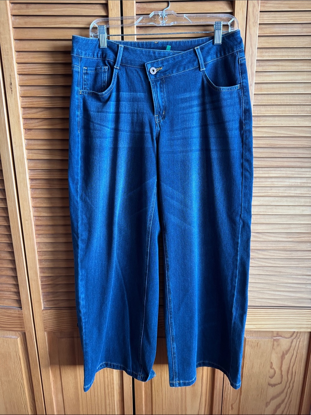 HALARA Women’s Dark Blue Denim Wide-Leg Jeans with designer closure - SizeMedium